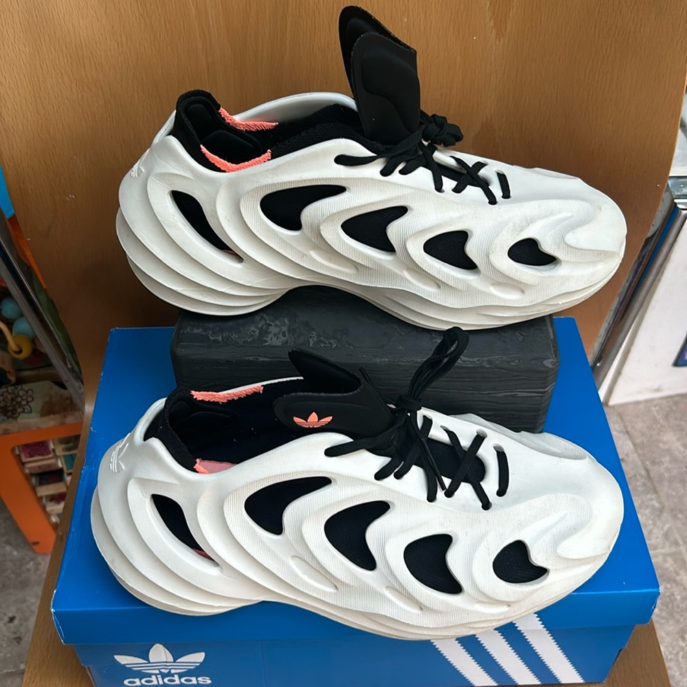 Adifom Q Size 8 Sneakers
